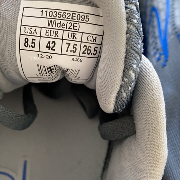 Brooks Glycerin 19 Size 8.5 (2E) - Picture 6 of 9